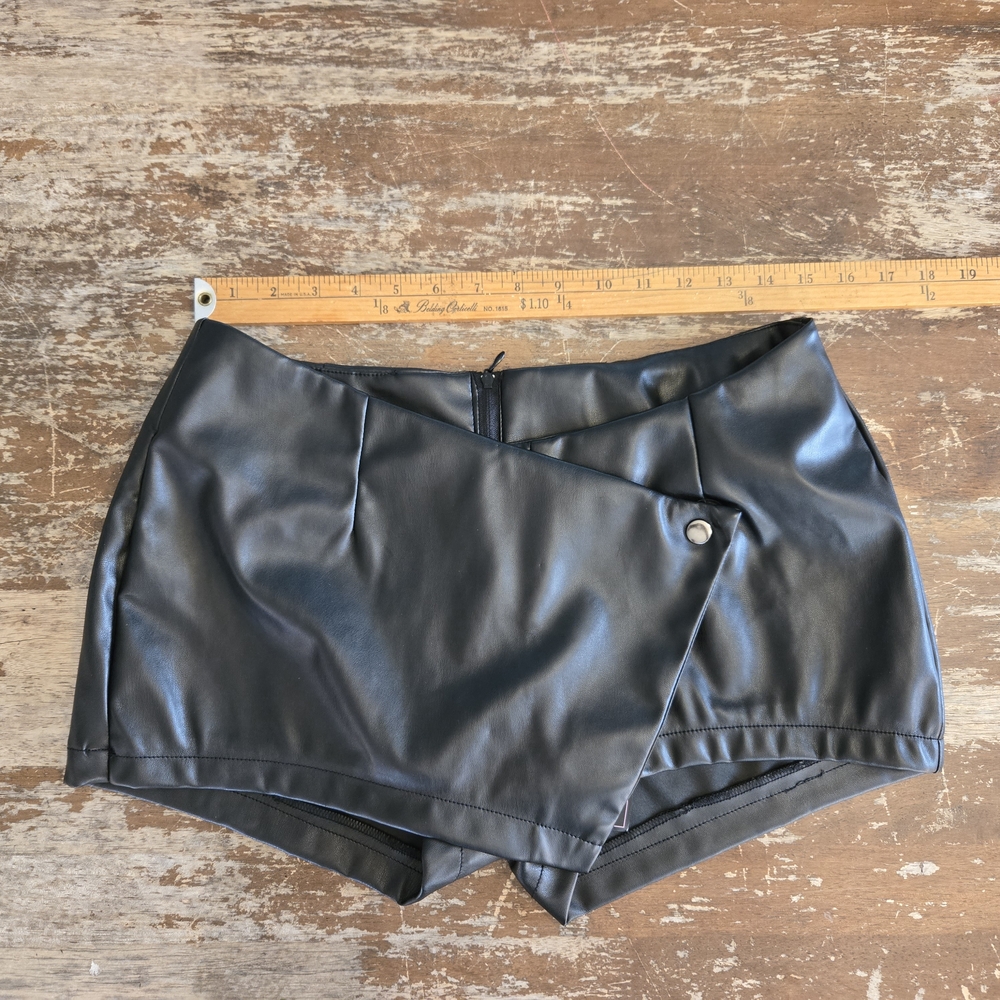 Ci SONO Black VEGAN Leather Shorts - Picture 8 of 9